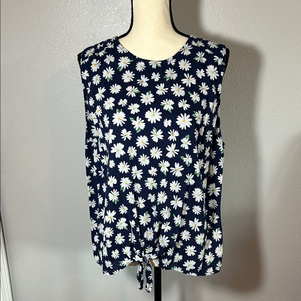 Old Navy Floral Navy Women's Sleeveless Blouse